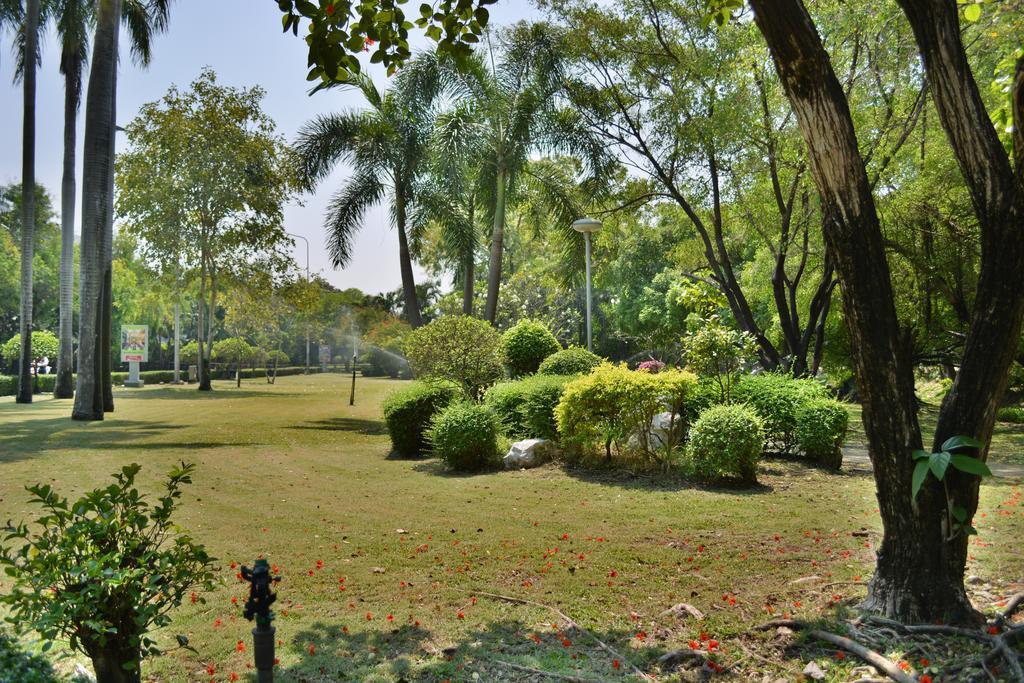 Rama Gardens Hotel Bangkok - SHA Plus Certified Bagian luar foto