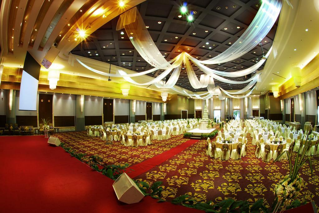 Rama Gardens Hotel Bangkok - SHA Plus Certified Bagian luar foto